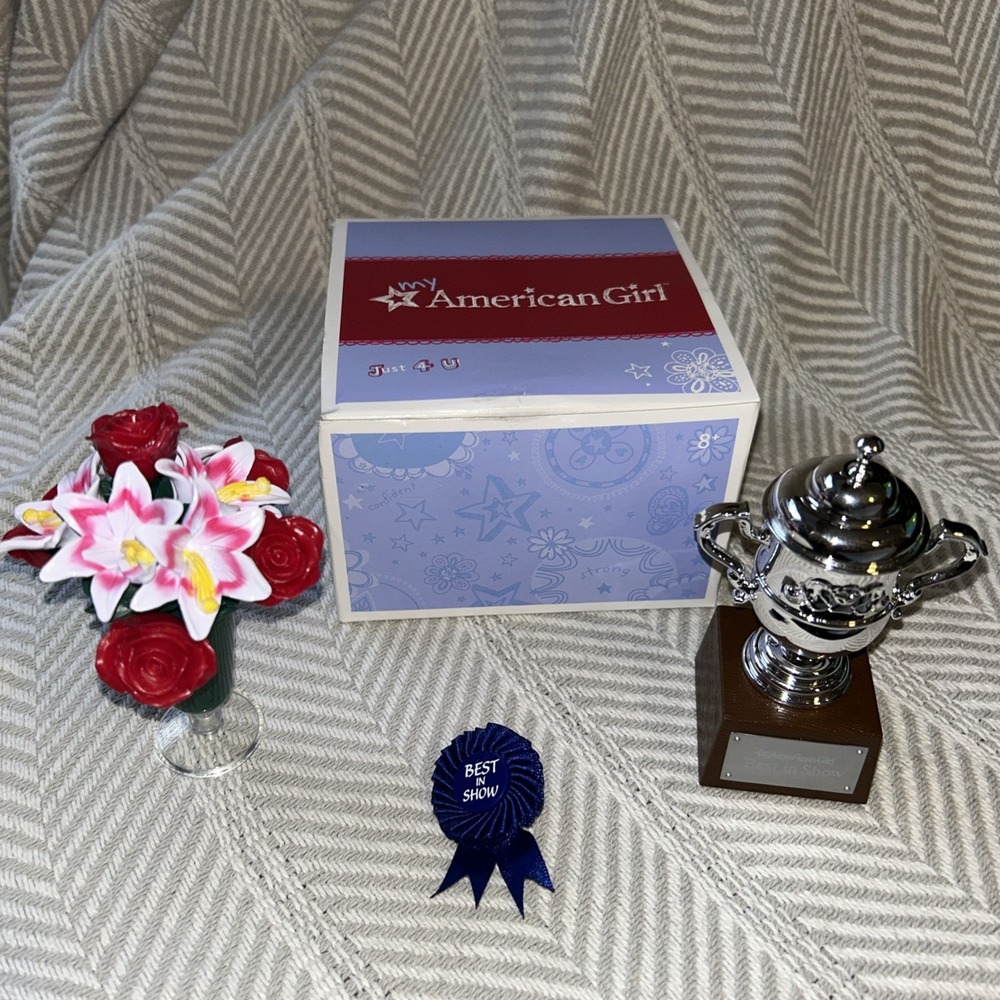 My American Girl Doll Pet Show Set trophy, flowers, ribbon, vase and Box A3